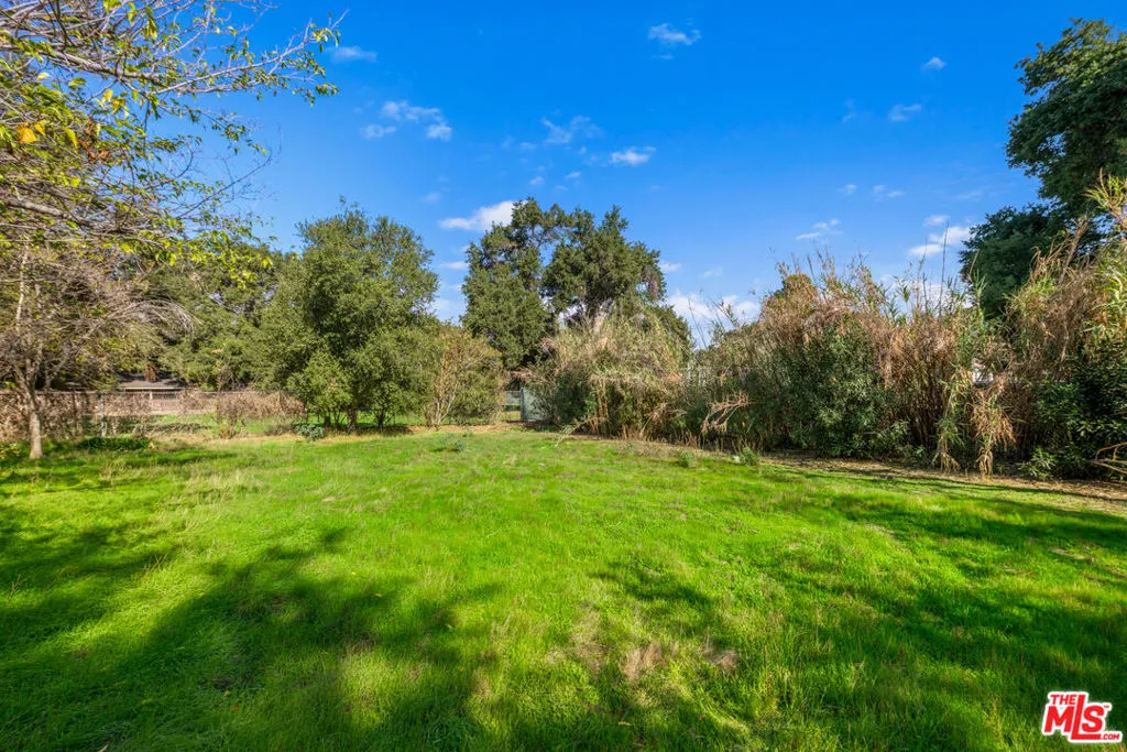 16235 Valley Ranch Road, Canyon Country, California 91387 home-pic-3